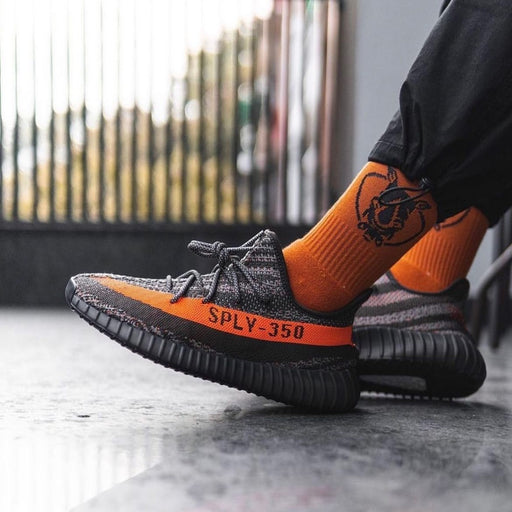 Yeezy 350 V2 Carbon Beluga，