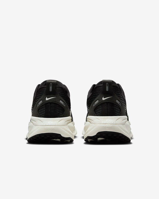 Nike Vomero 18 Black & White