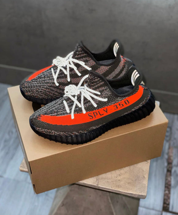 Yeezy 350 V2 Carbon Beluga，