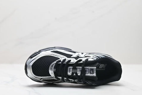 New Balance 740 Black & Silver Metallic